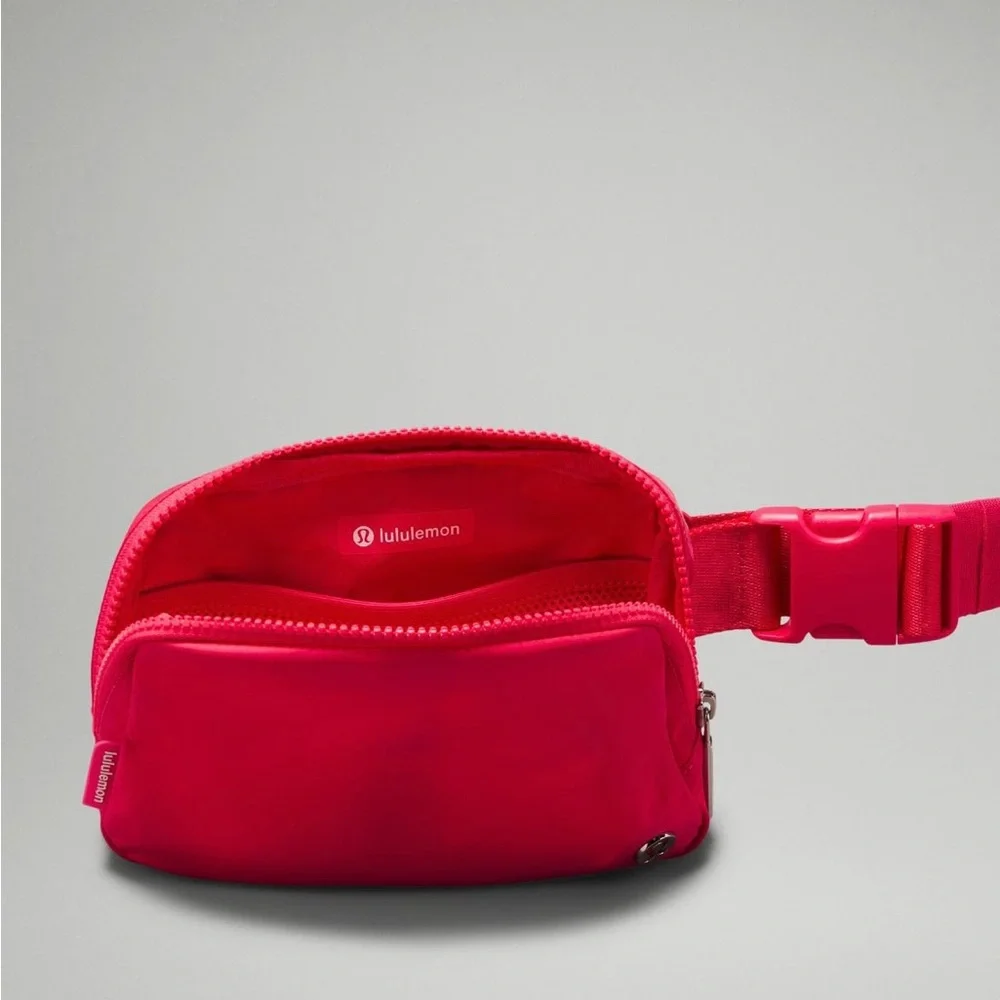 Lululemon Everywhere Belt Bag 1L Lip Gloss - Picture 2 of 7